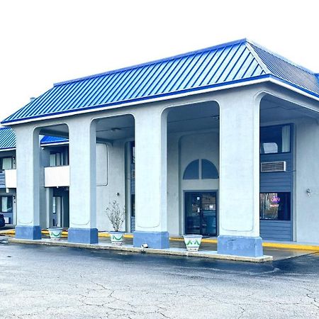 Rodeway Inn & Suites Plymouth Hwy 64 Eksteriør billede