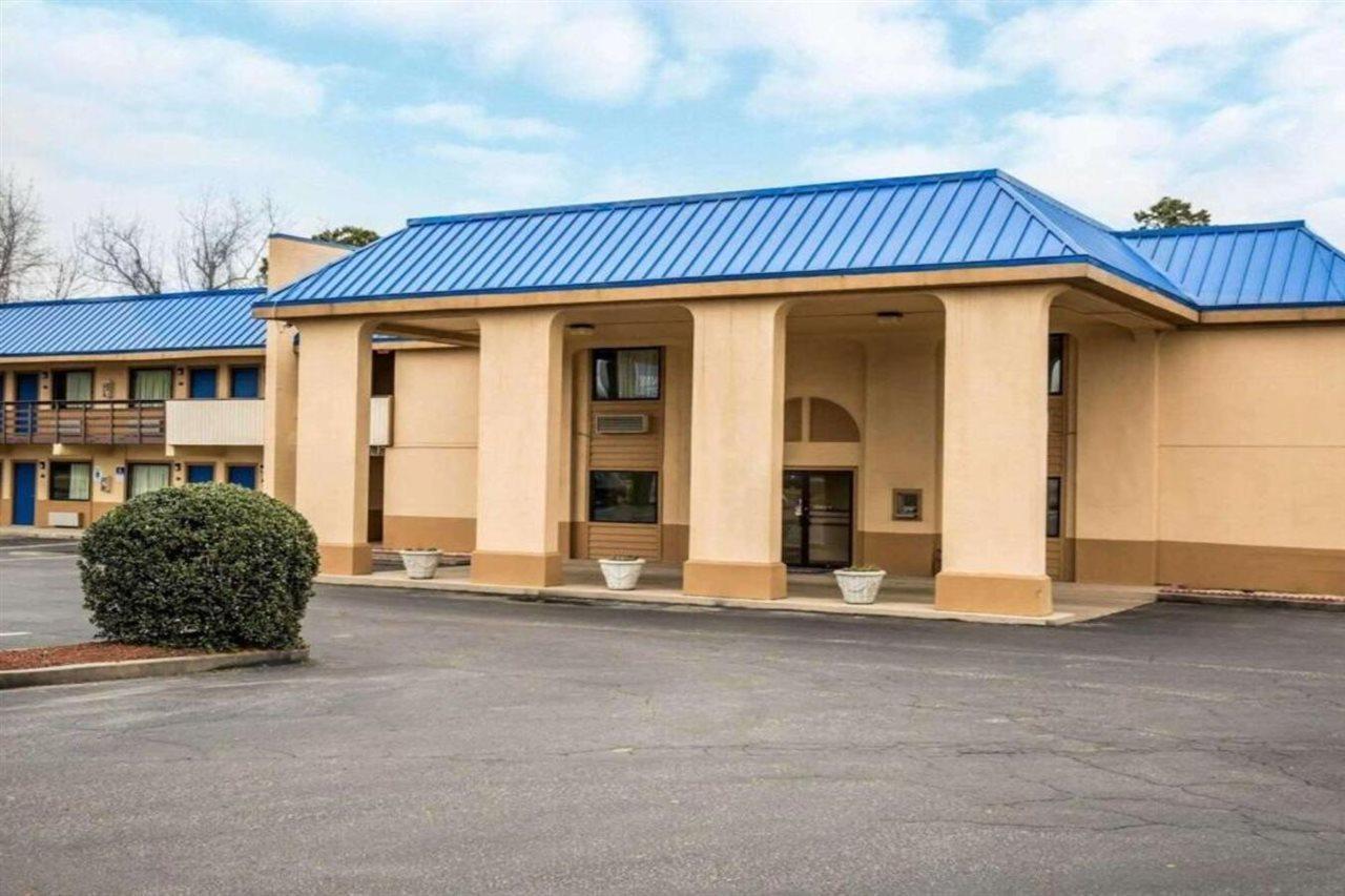 Rodeway Inn & Suites Plymouth Hwy 64 Eksteriør billede