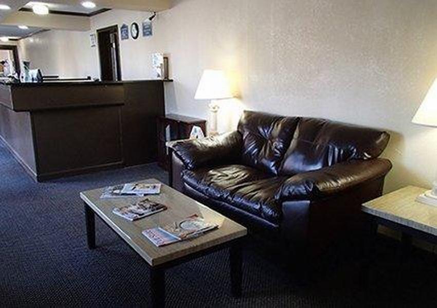 Rodeway Inn & Suites Plymouth Hwy 64 Eksteriør billede