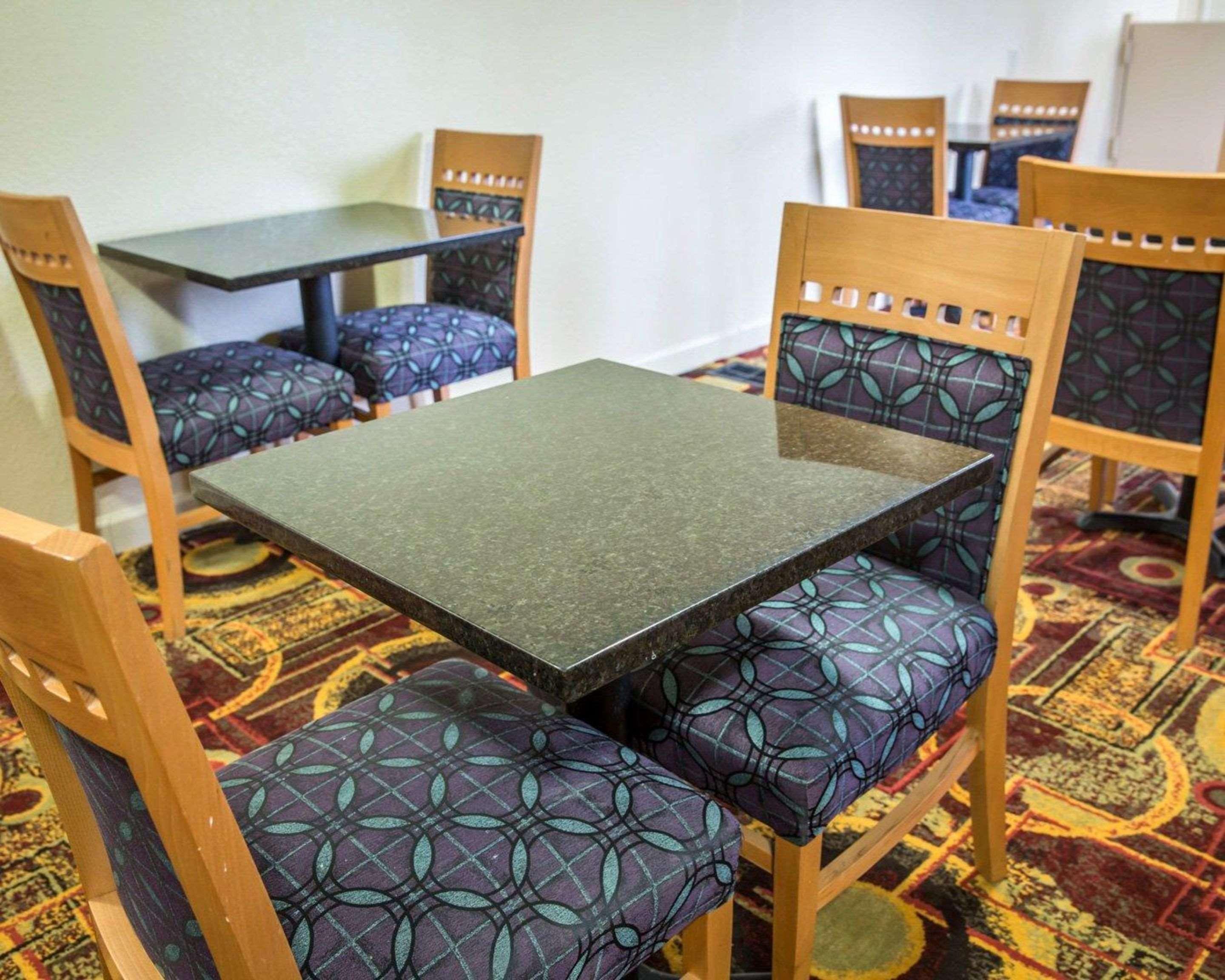 Rodeway Inn & Suites Plymouth Hwy 64 Eksteriør billede