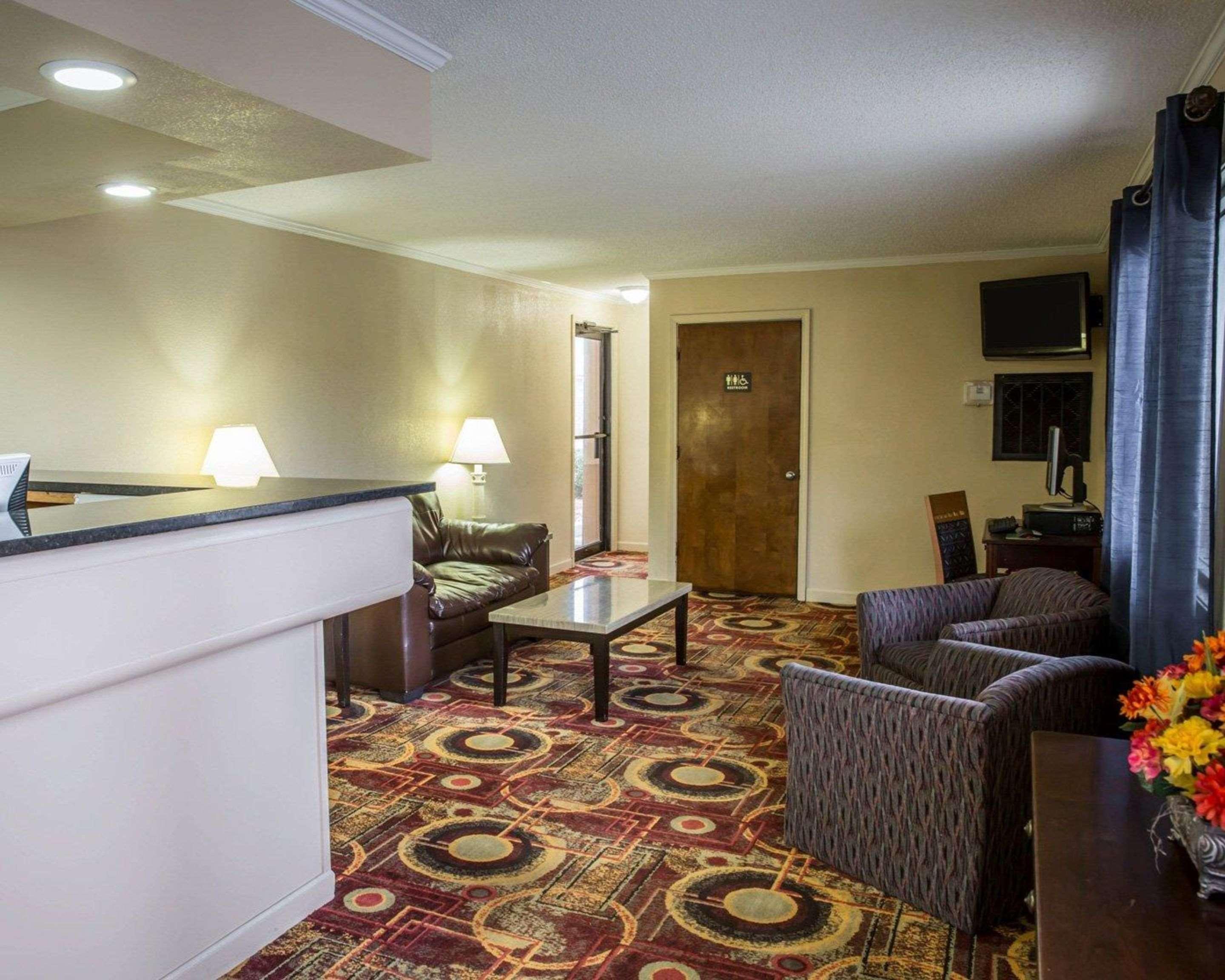 Rodeway Inn & Suites Plymouth Hwy 64 Eksteriør billede
