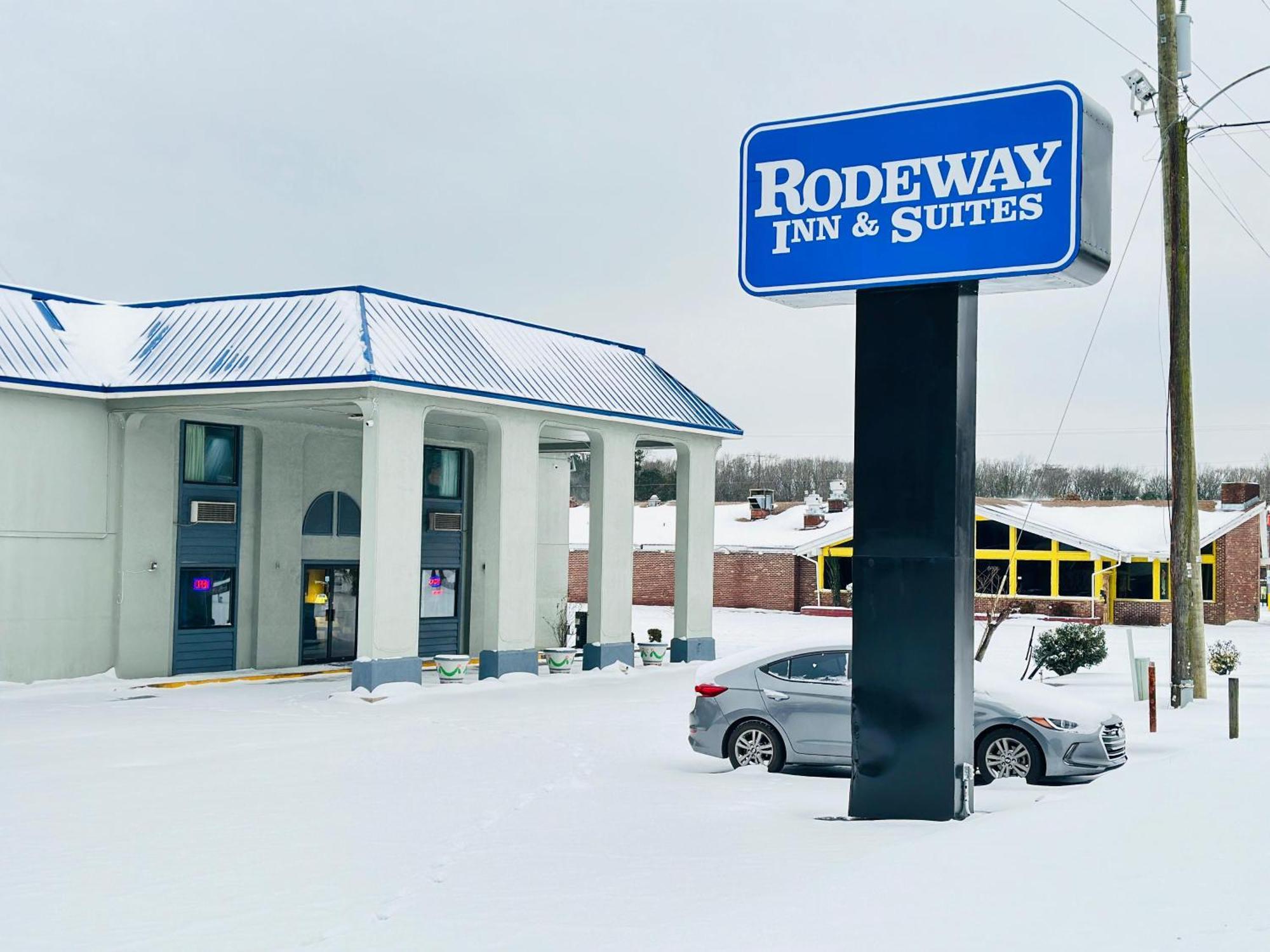 Rodeway Inn & Suites Plymouth Hwy 64 Eksteriør billede