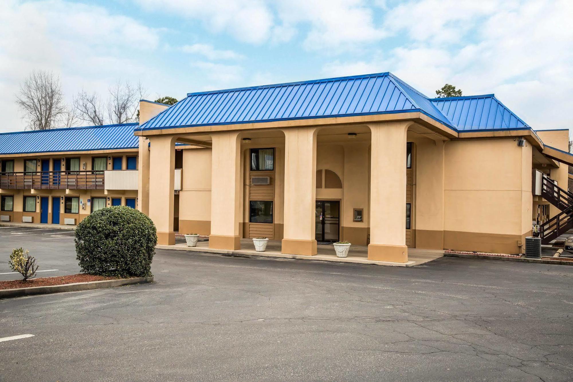 Rodeway Inn & Suites Plymouth Hwy 64 Eksteriør billede